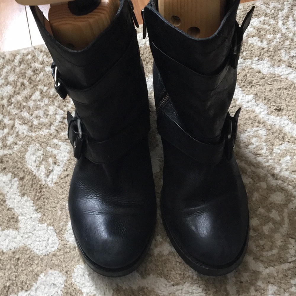 Size 10 leather,lucky brand,black boots.